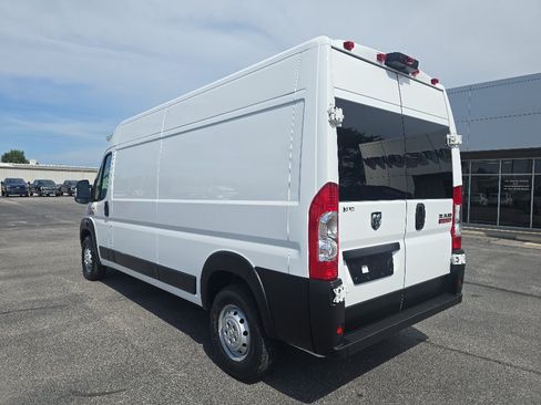 Used 2022 RAM ProMaster 2500 w/ Convenience Group FWD image 8