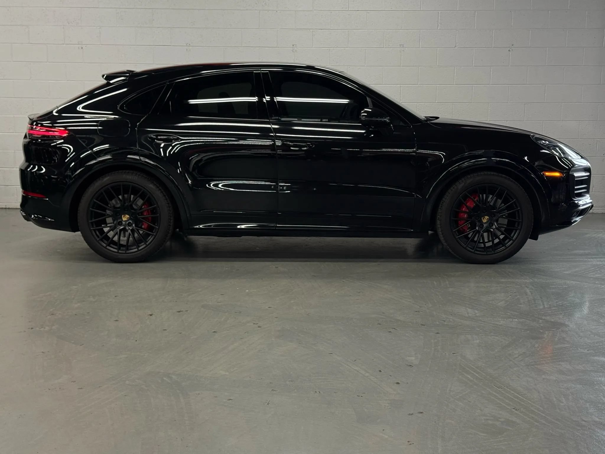 Used 2023 Porsche Cayenne GTS AWD/4WD image 10