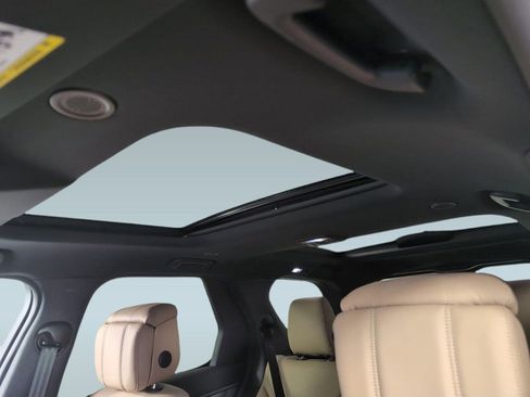 Certified 2025 Land Rover Discovery Dynamic SE image 12