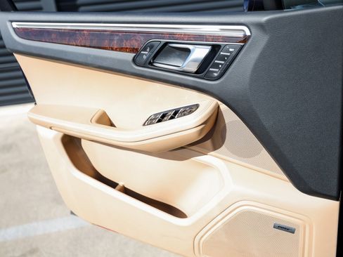 Certified 2022 Porsche Macan S image 24