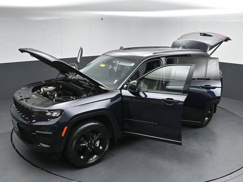 Used 2023 Jeep Grand Cherokee Limited w/ Black Appearance Package AWD/4WD image 58