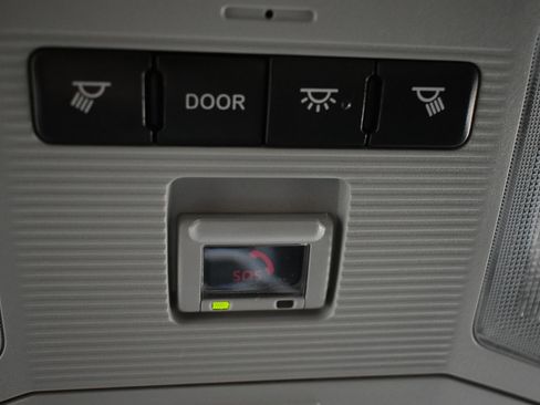 Used 2021 Toyota RAV4 LE image 28