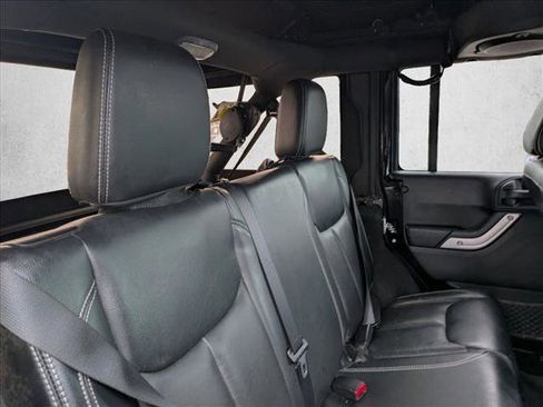 Used 2014 Jeep Wrangler Unlimited Rubicon w/ Connectivity Group image 17