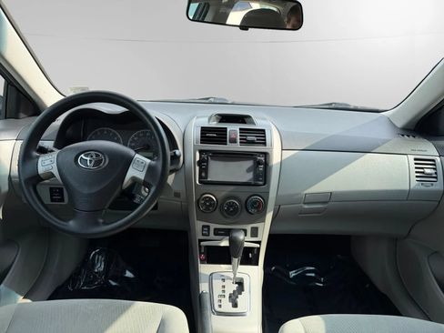 Used 2013 Toyota Corolla LE FWD image 11