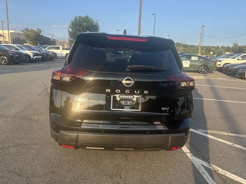 Certified 2024 Nissan Rogue SV w/ SV Premium Package FWD image 6