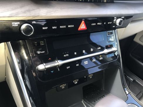 Used 2024 Kia Carnival SX FWD image 19