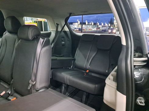 Used 2024 Kia Carnival LX image 14