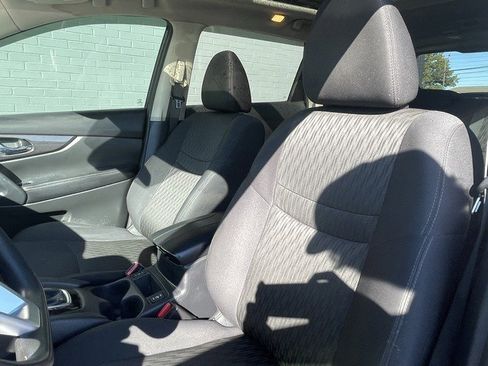 Used 2019 Nissan Rogue SV image 13