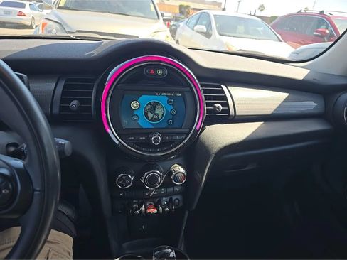Used 2021 MINI Cooper 2-Door Hardtop FWD image 7