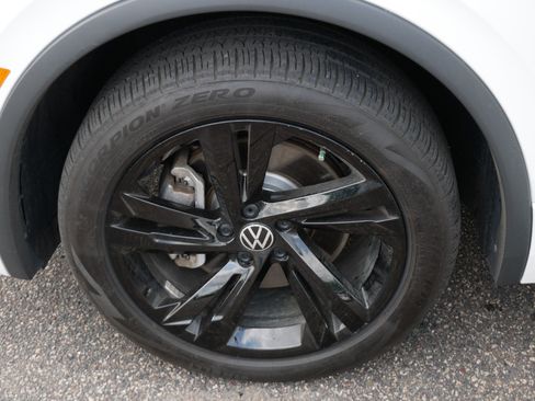 Used 2024 Volkswagen Tiguan SE R-Line AWD/4WD image 15