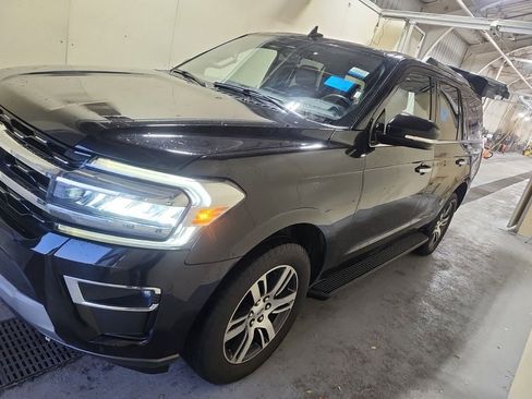 Used 2024 Ford Expedition Limited image 2