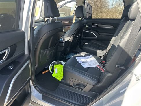 Used 2022 Kia Telluride EX w/ EX Premium Package image 11