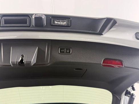 Certified 2025 Porsche Cayenne Turbo image 18