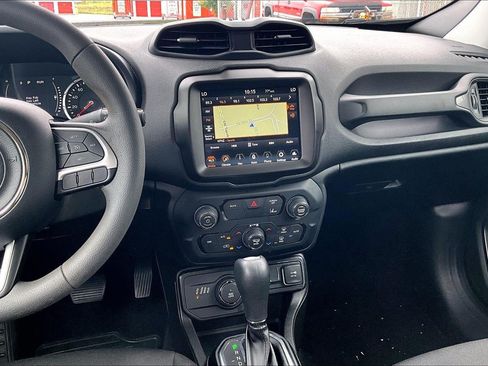 Used 2023 Jeep Renegade Latitude AWD/4WD image 6