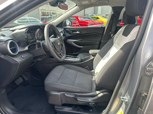 Used 2024 Chevrolet Trax LS w/ Driver Confidence Package FWD image 3