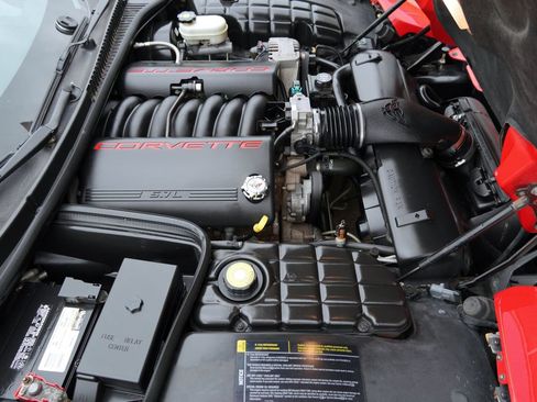 Used 2004 Chevrolet Corvette Convertible w/ Preferred Equipment Group RWD image 12