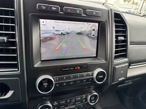 Used 2018 Ford Expedition Limited w/ Equipment Group 301A AWD/4WD image 28