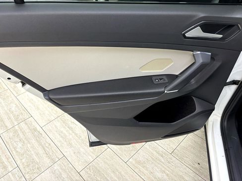 Used 2018 Volkswagen Tiguan SEL image 32