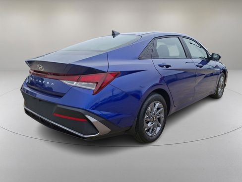 Used 2024 Hyundai Elantra SEL FWD image 11