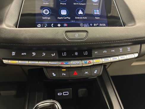 Used 2022 Cadillac XT4 Luxury w/ Cold Weather Package AWD/4WD image 27