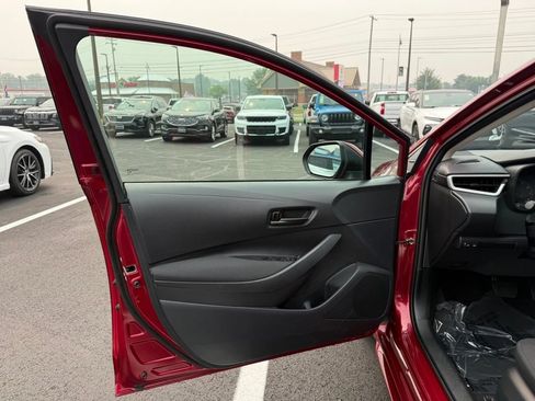 Used 2025 Toyota Corolla LE FWD image 18