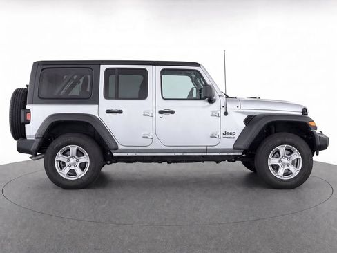 Used 2022 Jeep Wrangler Unlimited Sport AWD/4WD image 8