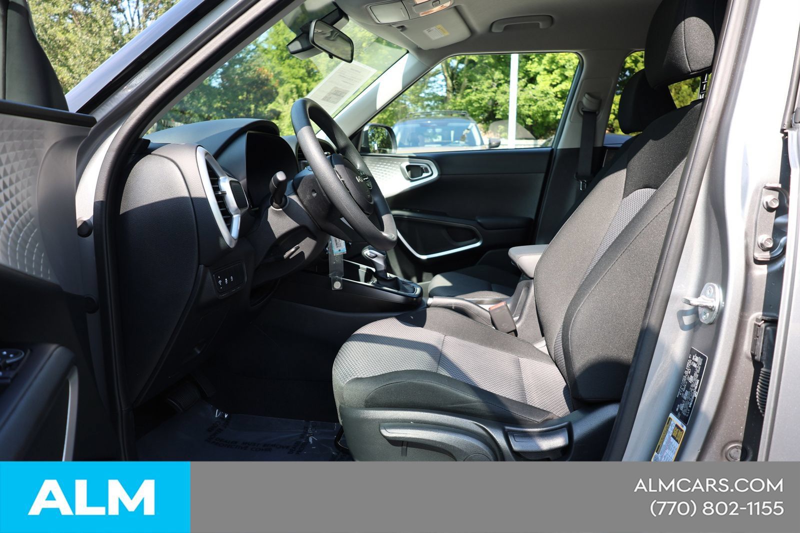 Used 2025 Kia Soul LX w/ LX Technology Package FWD image 17