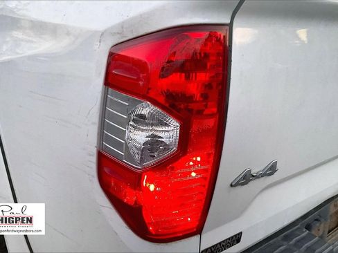 Used 2014 Toyota Tundra 4x4 CrewMax image 30