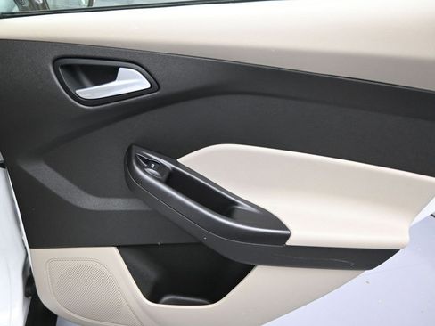 Used 2015 Ford Focus SE image 25