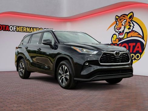 Used 2026 Toyota Highlander XLE AWD/4WD image 3