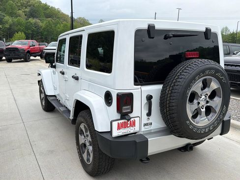 Used 2017 Jeep Wrangler Unlimited Sahara w/ Connectivity Group AWD/4WD image 5