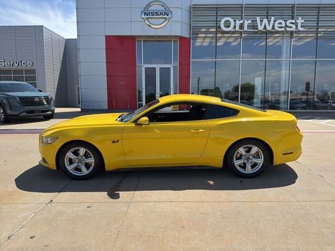 Used 2017 Ford Mustang Coupe RWD image 2