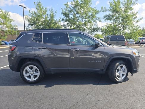 Used 2023 Jeep Compass Latitude w/ Convenience Group AWD/4WD image 19