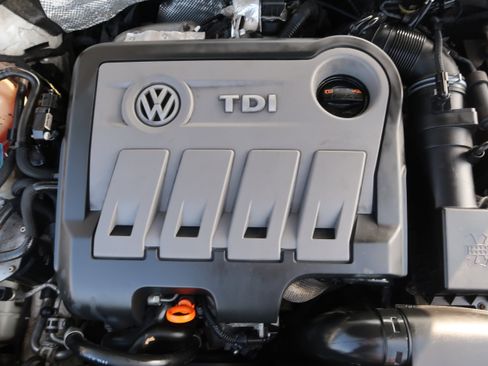 Used 2013 Volkswagen Passat TDI SE FWD image 37