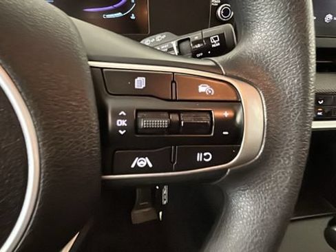 Used 2025 Kia Sportage LX AWD/4WD image 16