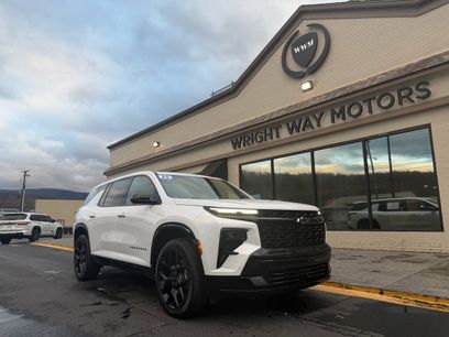 Used 2025 Chevrolet Traverse RS