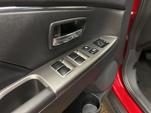 Used 2024 Mitsubishi Outlander Sport SE image 27