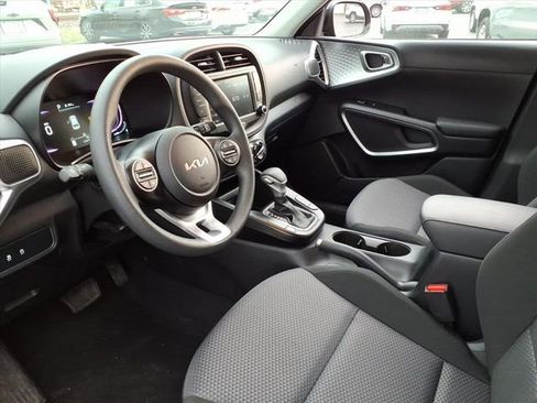 Used 2025 Kia Soul LX FWD image 10