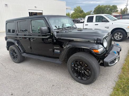Used 2023 Jeep Wrangler Unlimited Sahara w/ Cold Weather Group AWD/4WD image 4