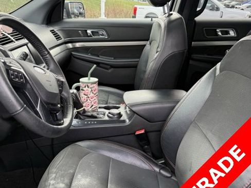 Used 2018 Ford Explorer XLT w/ Equipment Group 202A image 3