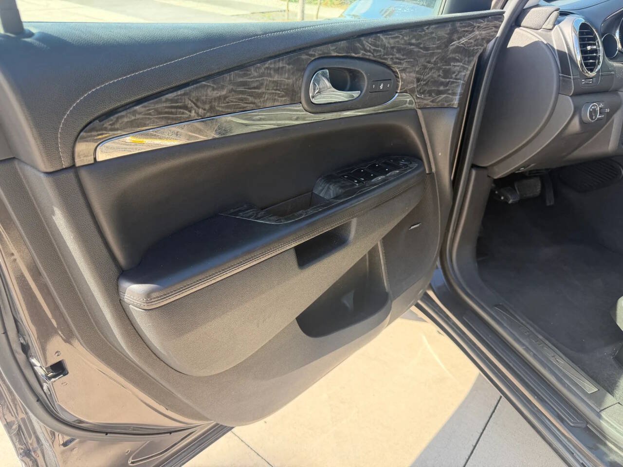 Used 2013 Buick Enclave Leather AWD/4WD image 20