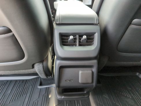 New 2025 Cadillac Optiq Luxury 1 image 27