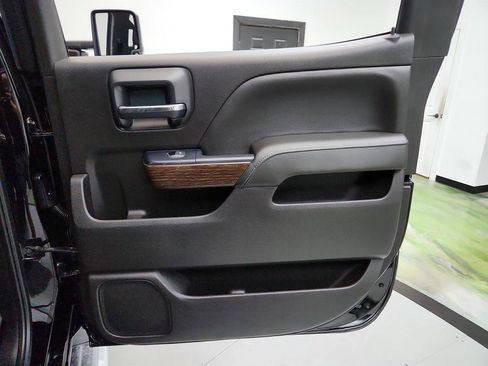 Used 2018 GMC Sierra 3500 Denali w/ Duramax Plus Package image 29