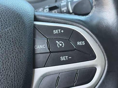 Used 2017 Jeep Cherokee Trailhawk w/ Comfort/Convenience Group AWD/4WD image 23