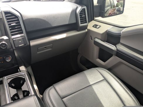 Used 2018 Ford F150 XLT w/ Equipment Group 302A Luxury AWD/4WD image 17