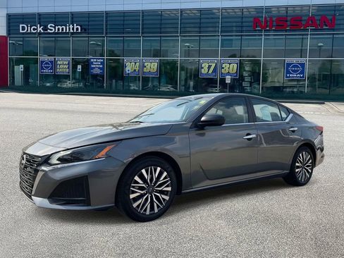 Used 2025 Nissan Altima 2.5 SV image 3