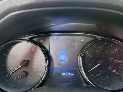 Used 2021 Nissan Rogue Sport SV w/ Technology Package image 12