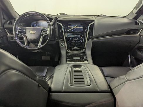 Used 2018 Cadillac Escalade Platinum image 23