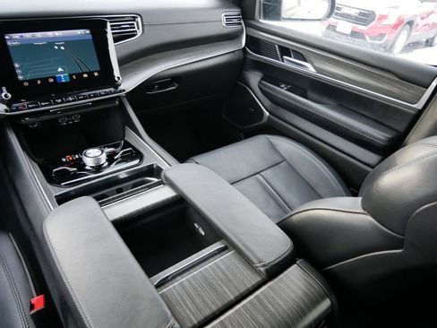 Used 2024 Jeep Wagoneer Series III image 15