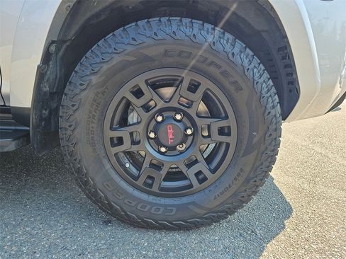 Used 2021 Toyota 4Runner Venture w/ Moonroof Package image 10